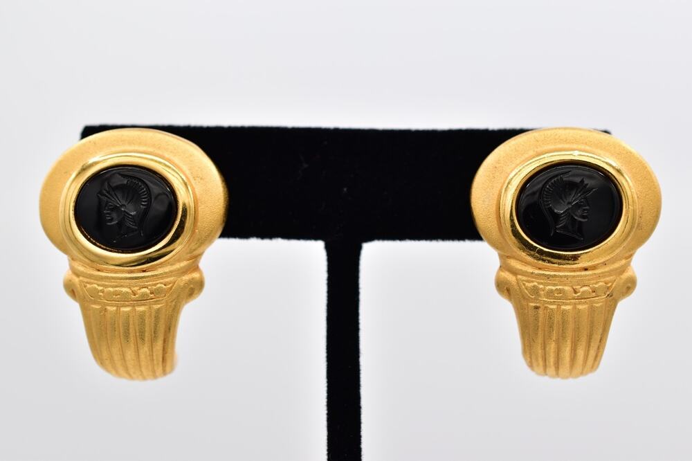 Vintage Black Knight Cameo Clip On Earrings Gold Medieval Warrior Motif BinAI